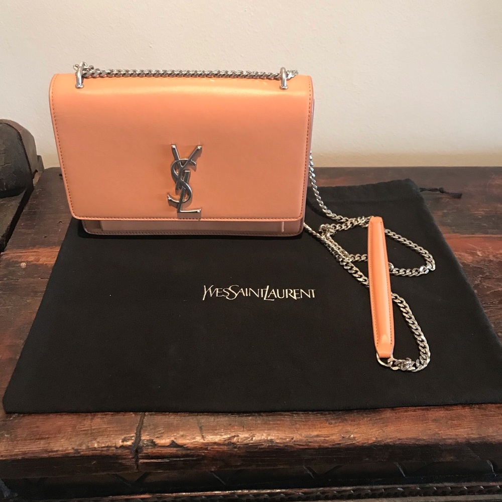 YSL sunset medium in smooth leather.